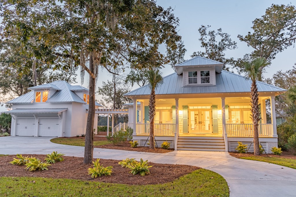 Port Arthur House Plan (17118) by Allison Ramsey Architects.
Image via AllisonRamseyArchitect.com