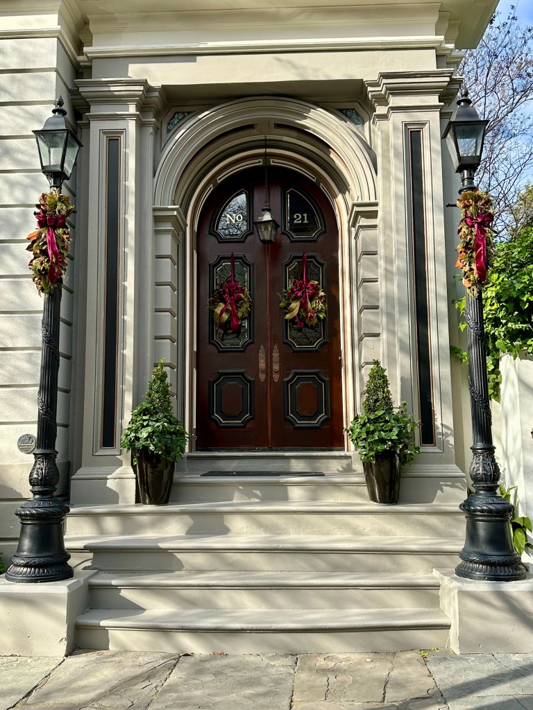 21 King St, Charleston, SC entrance